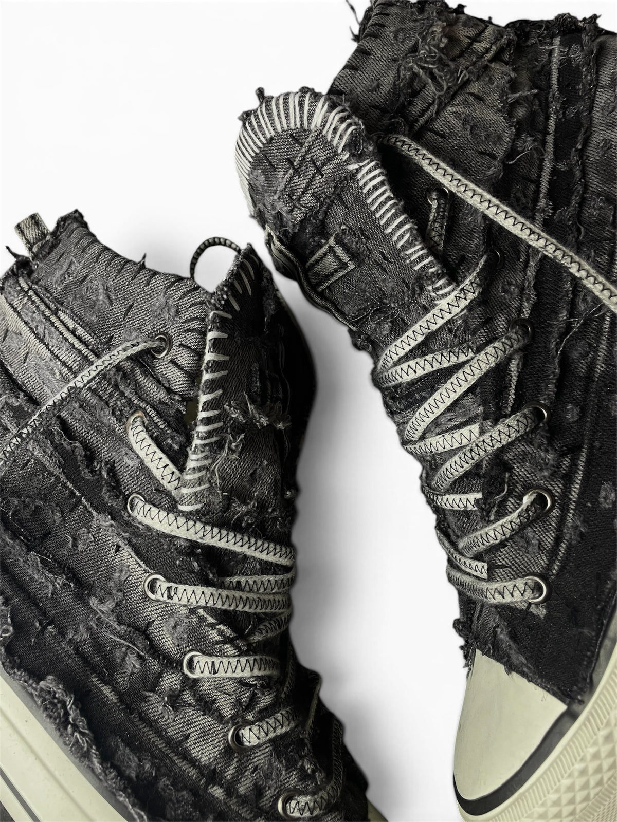 THREADBORN SNEAKERS 1/1